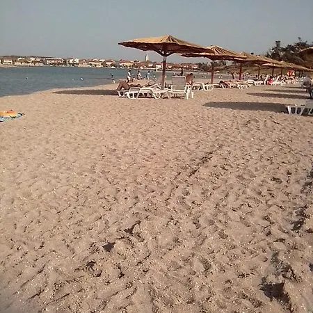 Time Near Queen Beach Apartment Nin