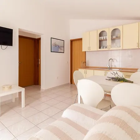 Apartment Time Near Queen Beach Nin